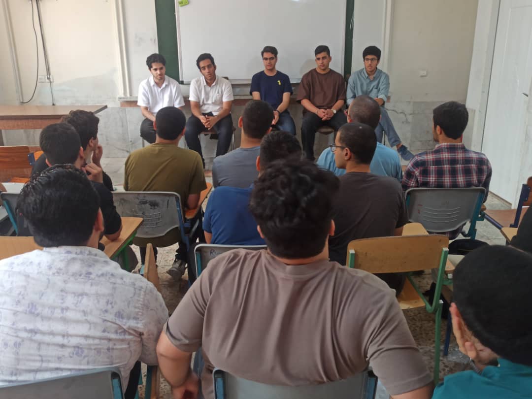 جلسه دوستانه و صمیمی پرسش و پاسخ با فارغ التحصیلان رتبه های برتر کنکور